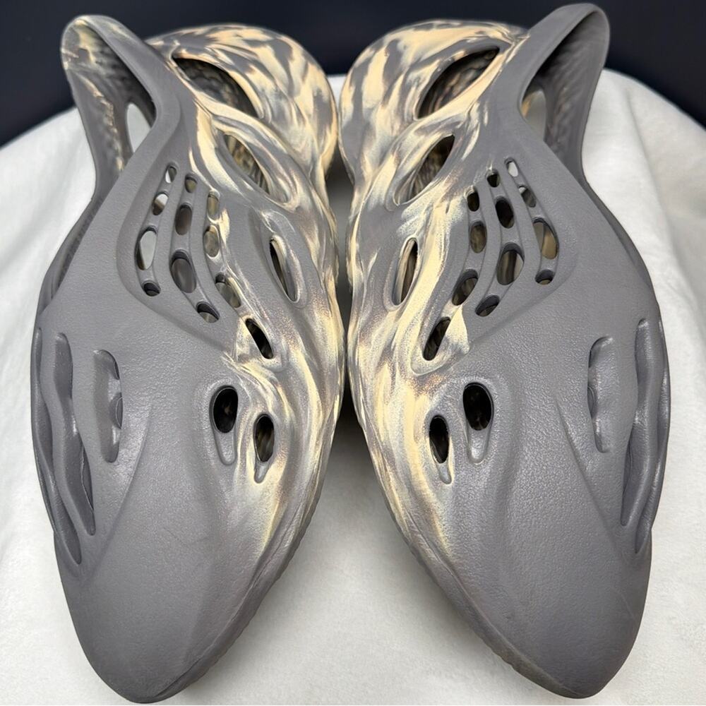 Adidas Yeezy Foam Runner ‘MXT Moon Grey’ – Style GV7904 – Men’s Size 12 – Used